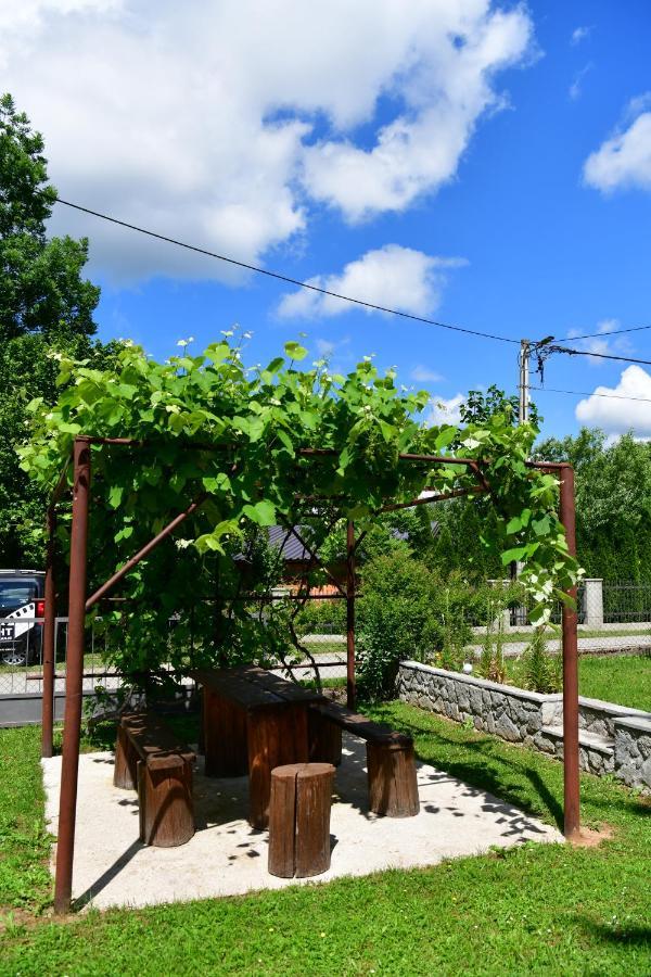 Apartman Jelena Rakovica Exterior photo